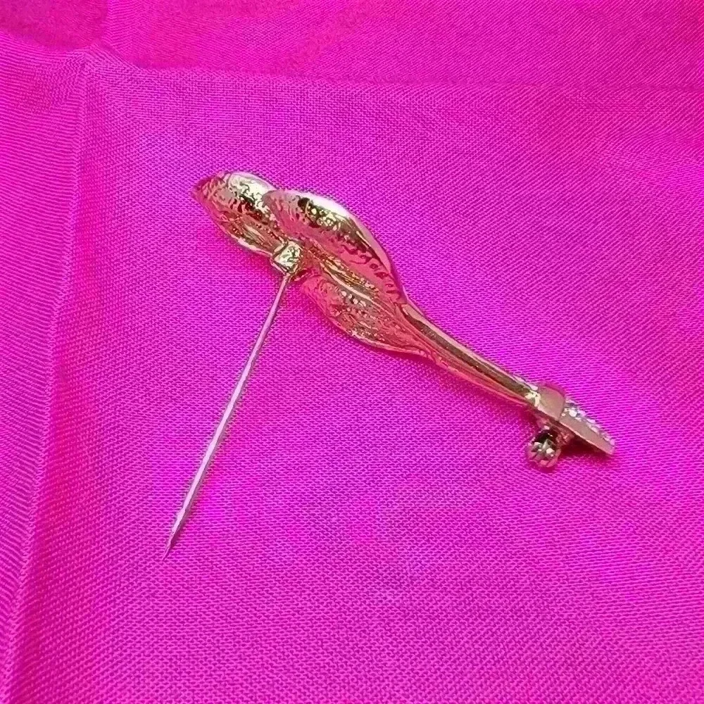 Beautiful Ladies Vintage Brooch